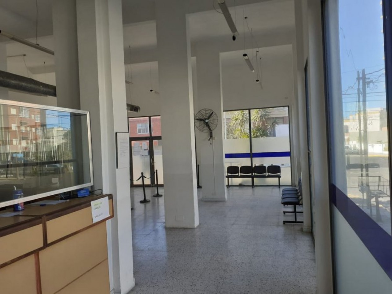 VENTA EN SANTA TERESITA IMPORTANTE LOCAL DOBLE ALTURA EN ESQUINA, ALTA RENTA