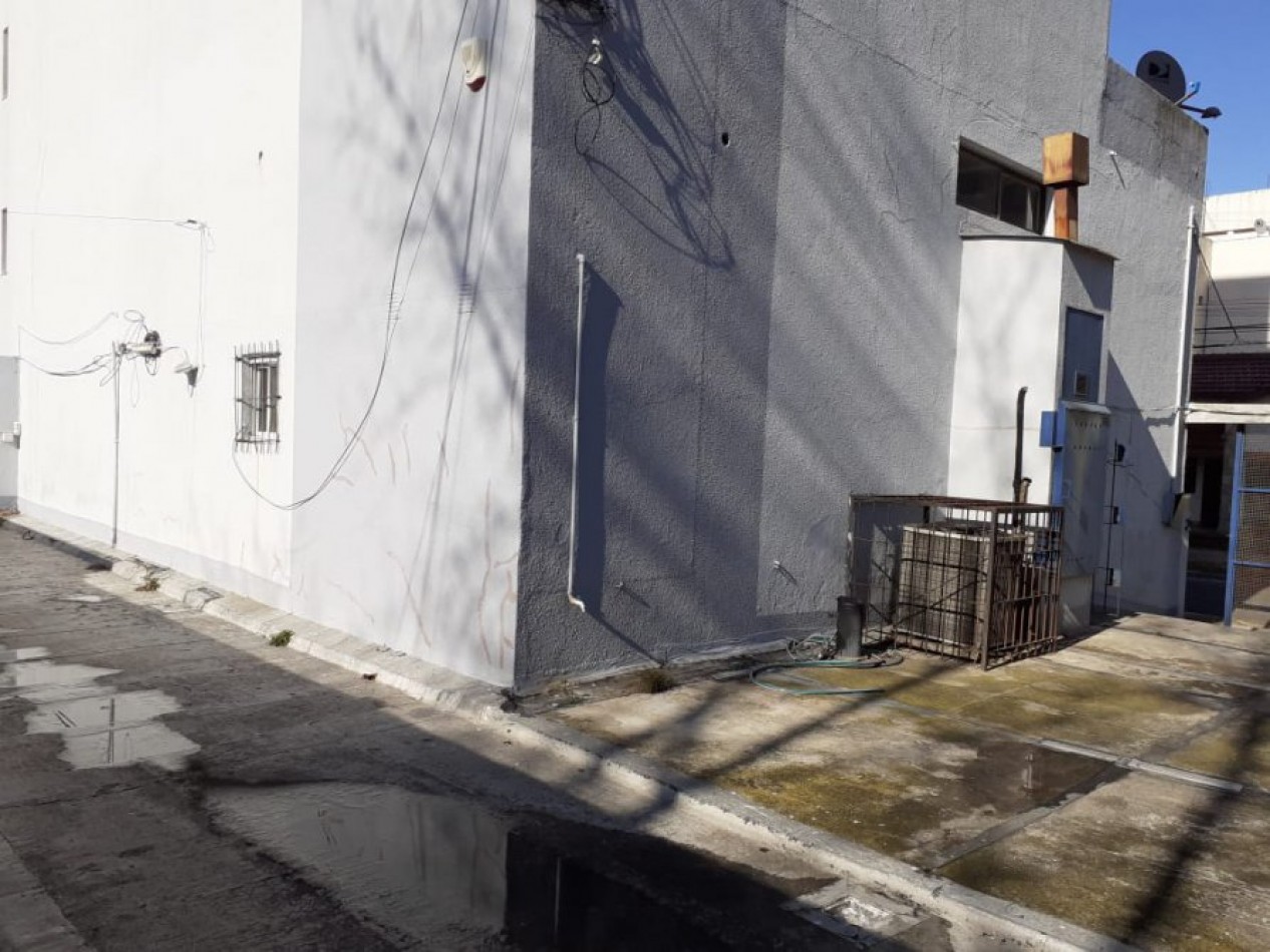 VENTA EN SANTA TERESITA IMPORTANTE LOCAL DOBLE ALTURA EN ESQUINA, ALTA RENTA