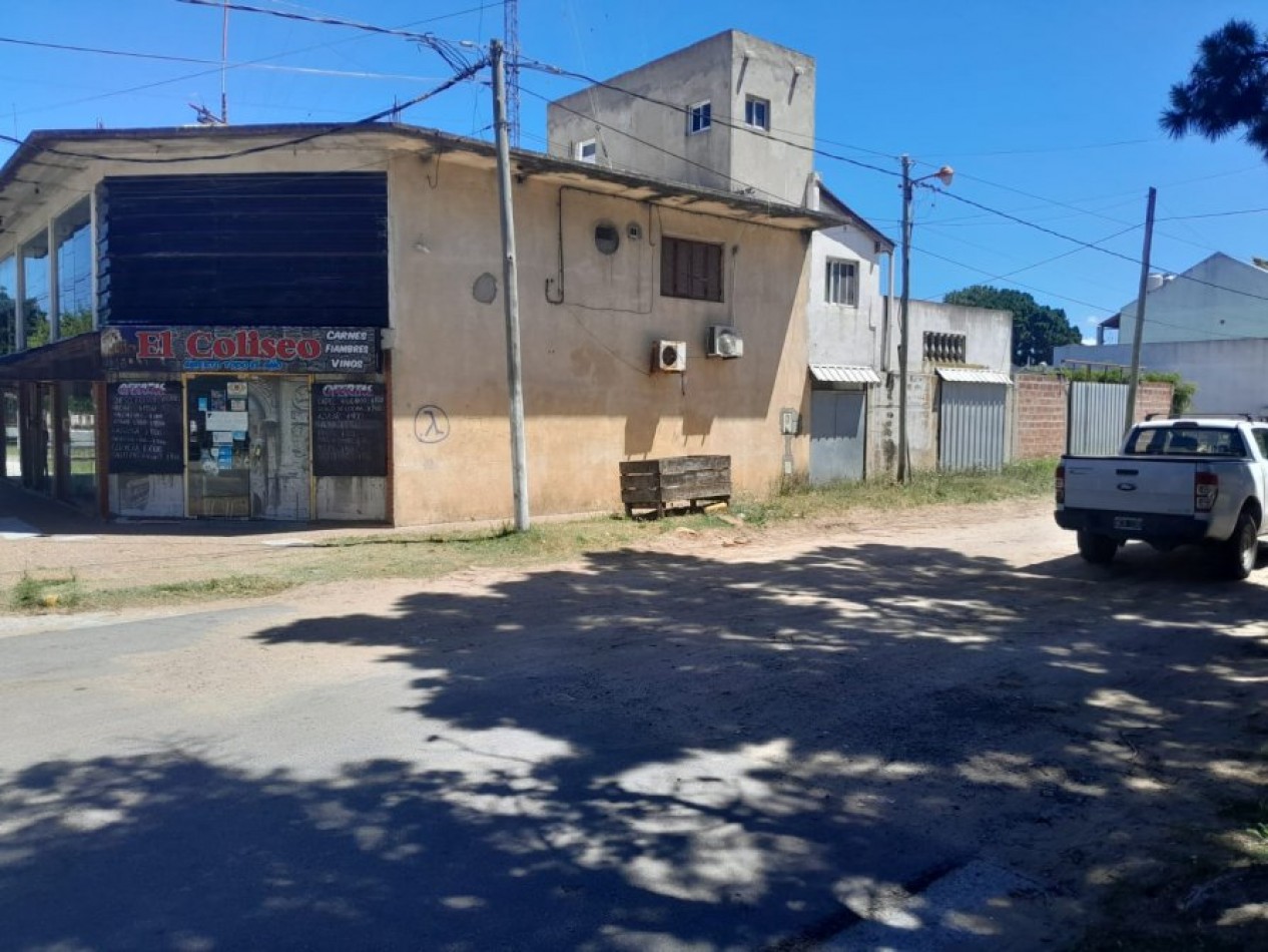 VENTA EN LA COSTA, IMPORTANTE LOCAL + 2 VIVIENDAS