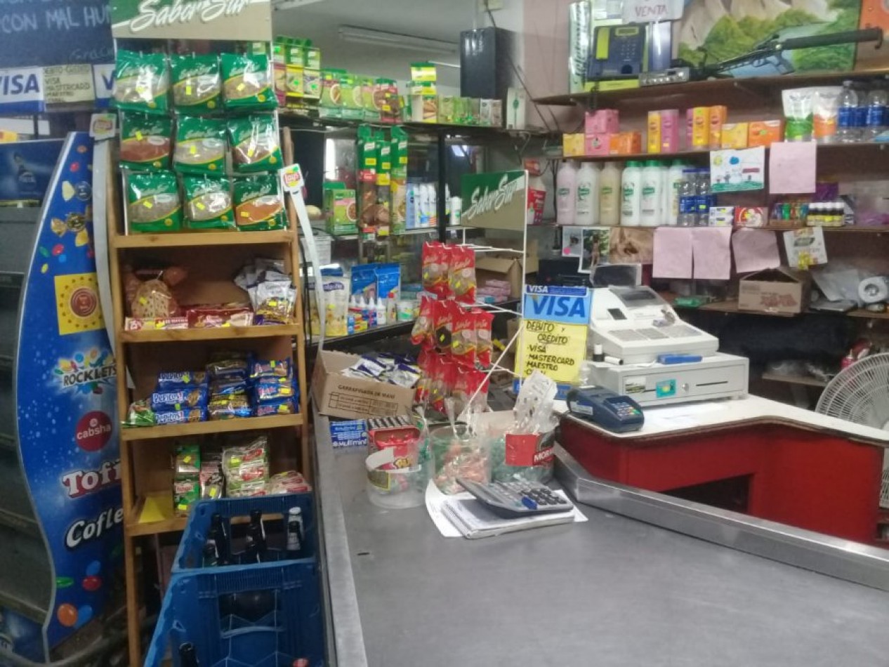 VENTA EN LA COSTA, IMPORTANTE LOCAL + 2 VIVIENDAS