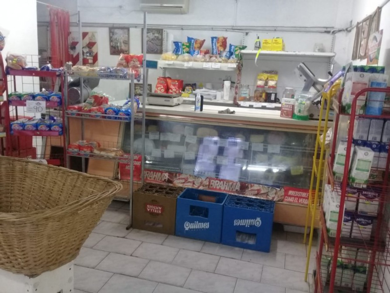 VENTA EN LA COSTA, IMPORTANTE LOCAL + 2 VIVIENDAS