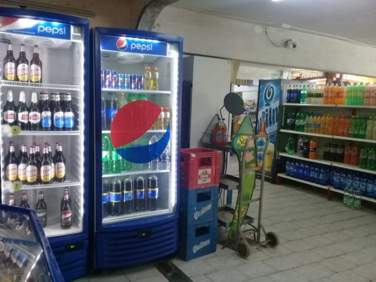 VENTA EN LA COSTA, IMPORTANTE LOCAL + 2 VIVIENDAS