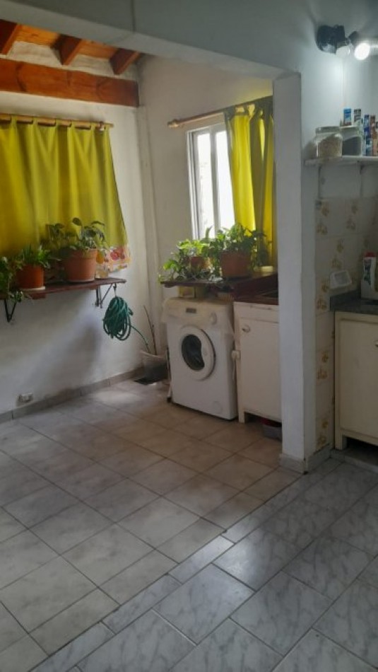 VENTA EN LA COSTA, IMPORTANTE LOCAL + 2 VIVIENDAS
