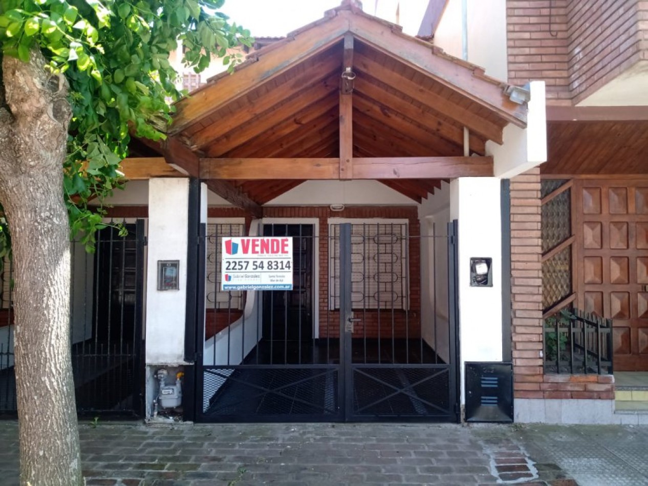 VENTA EN SANTA TERESITA, DUPLEX CERCA DEL MAR CON COCHERA Y GAS NATURAL