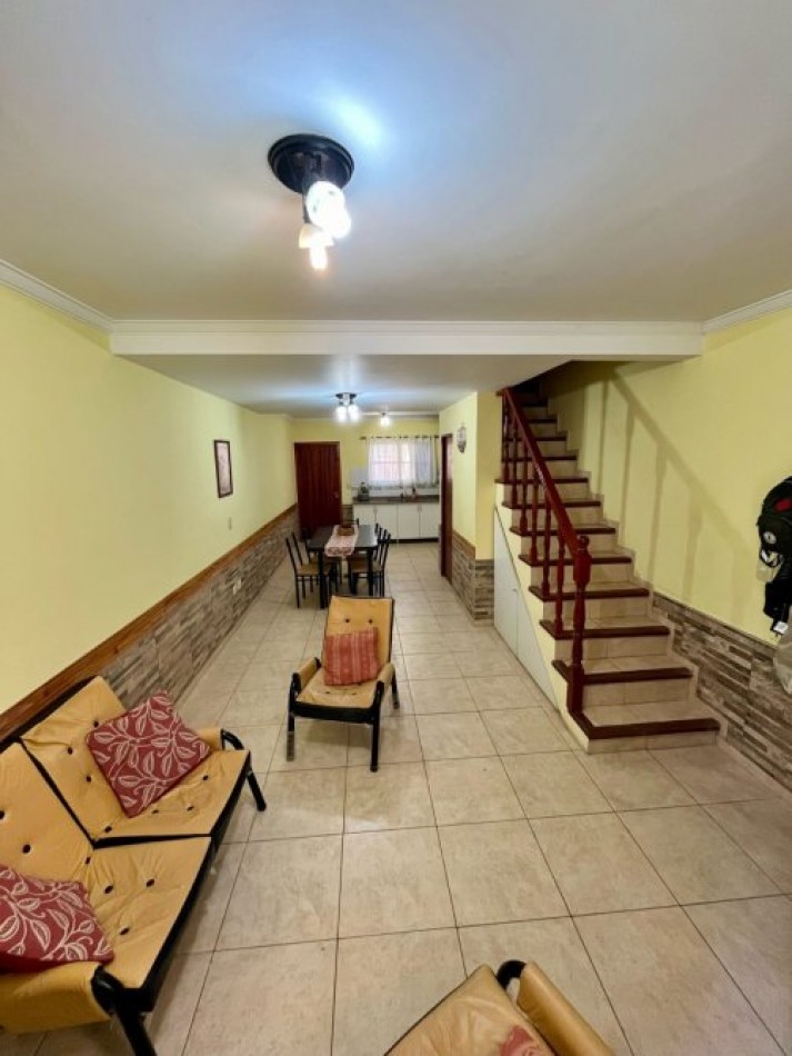 5 TRIPLEX C/DETALLES DE CATEGORIA 4 AMB, EXCELENTE UBICACION C/ PARQUE LIBRE