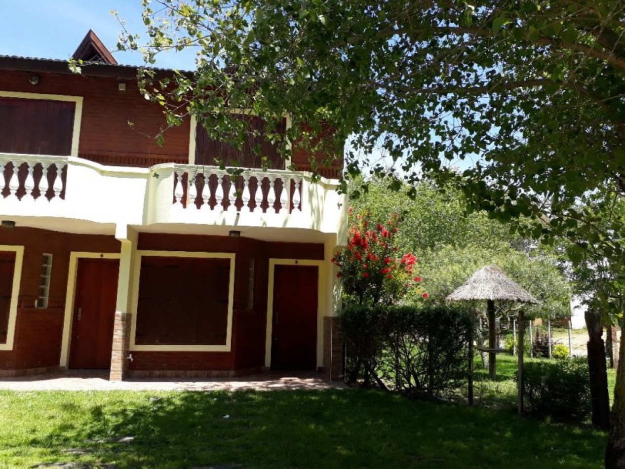 5 TRIPLEX C/DETALLES DE CATEGORIA 4 AMB, EXCELENTE UBICACION C/ PARQUE LIBRE