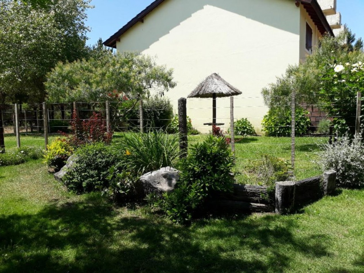 5 TRIPLEX C/DETALLES DE CATEGORIA 4 AMB, EXCELENTE UBICACION C/ PARQUE LIBRE