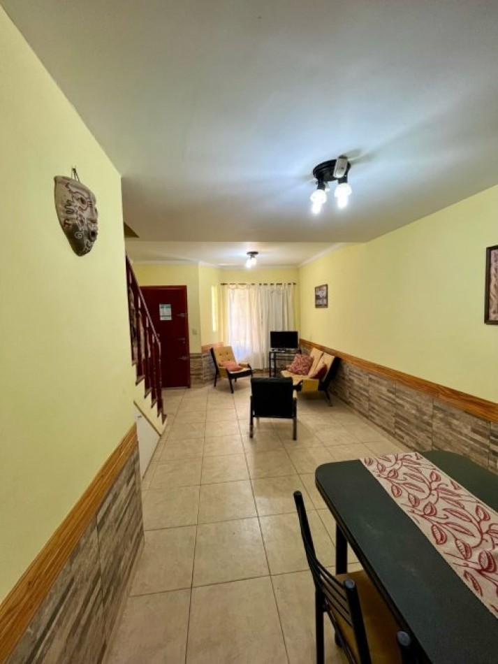 5 TRIPLEX C/DETALLES DE CATEGORIA 4 AMB, EXCELENTE UBICACION C/ PARQUE LIBRE