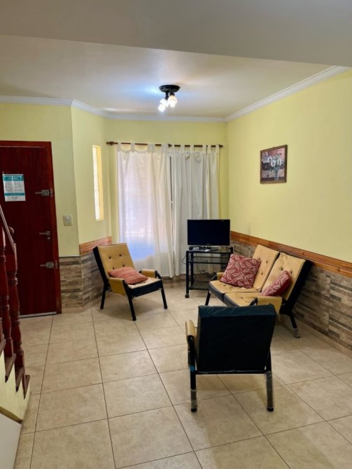 5 TRIPLEX C/DETALLES DE CATEGORIA 4 AMB, EXCELENTE UBICACION C/ PARQUE LIBRE