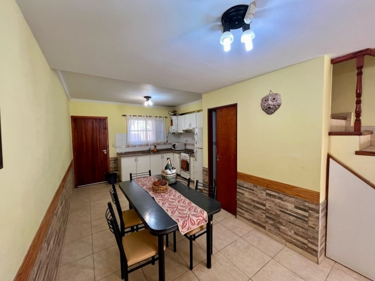 5 TRIPLEX C/DETALLES DE CATEGORIA 4 AMB, EXCELENTE UBICACION C/ PARQUE LIBRE