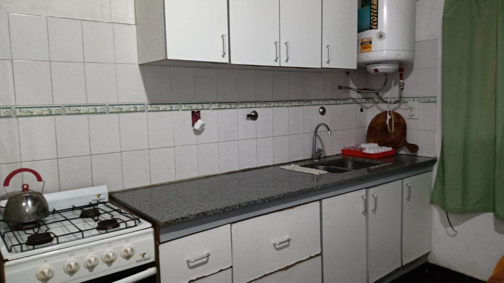 LOCAL 200M2 + DEPTO 4 AMBIENTES CON BALCON Y TERRAZA