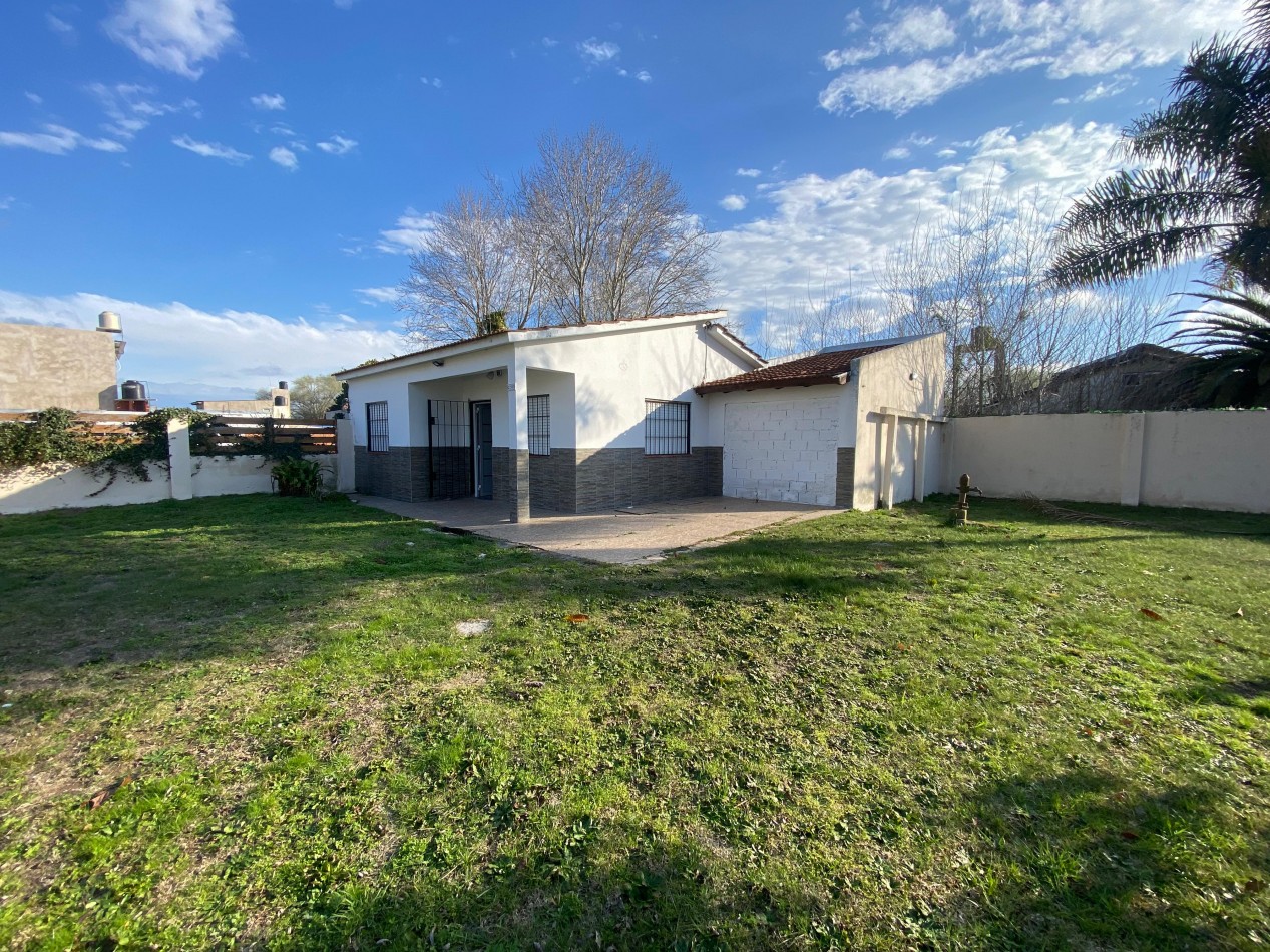 VENTA EN LA COSTA CASA DE 3 AMBIENTES CON GRAN PARQUE LIBRE 