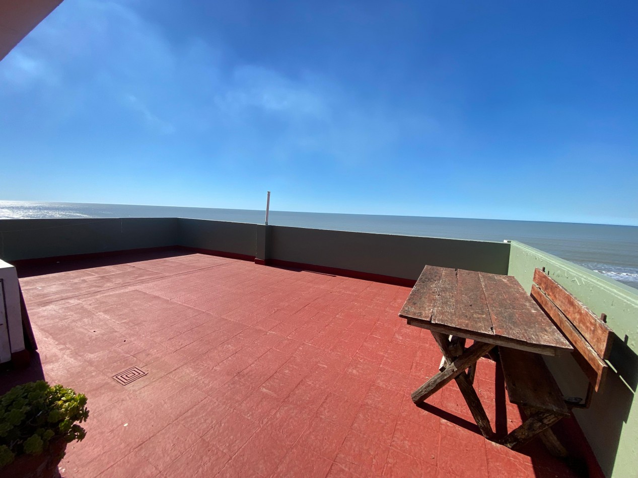 VENTA EN LA COSTA, DEPARTAMENTO CON GRAN TERRAZA PROPIA FRENTE AL MAR