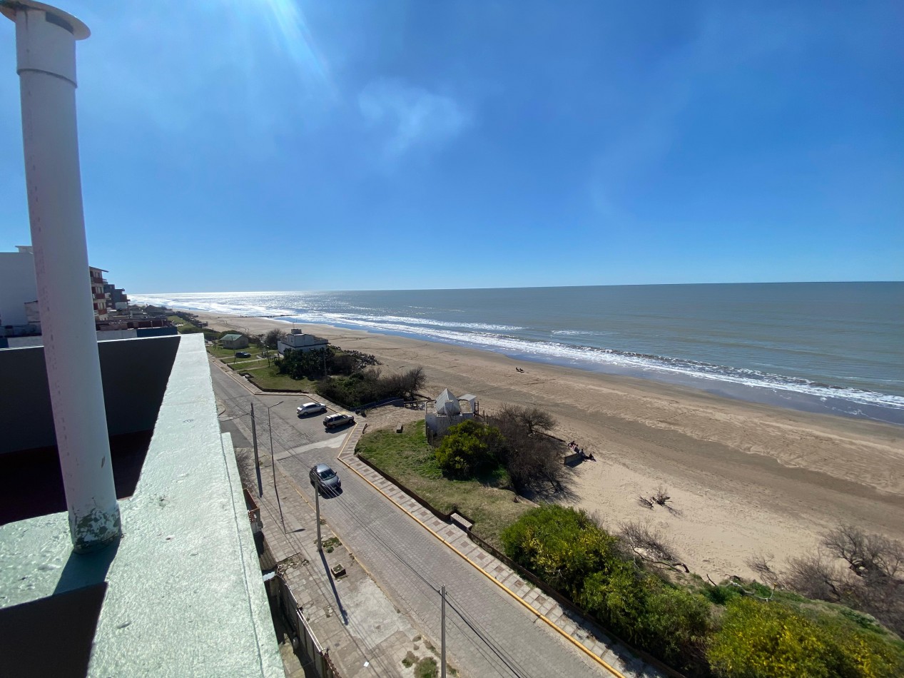 VENTA EN LA COSTA, DEPARTAMENTO CON GRAN TERRAZA PROPIA FRENTE AL MAR
