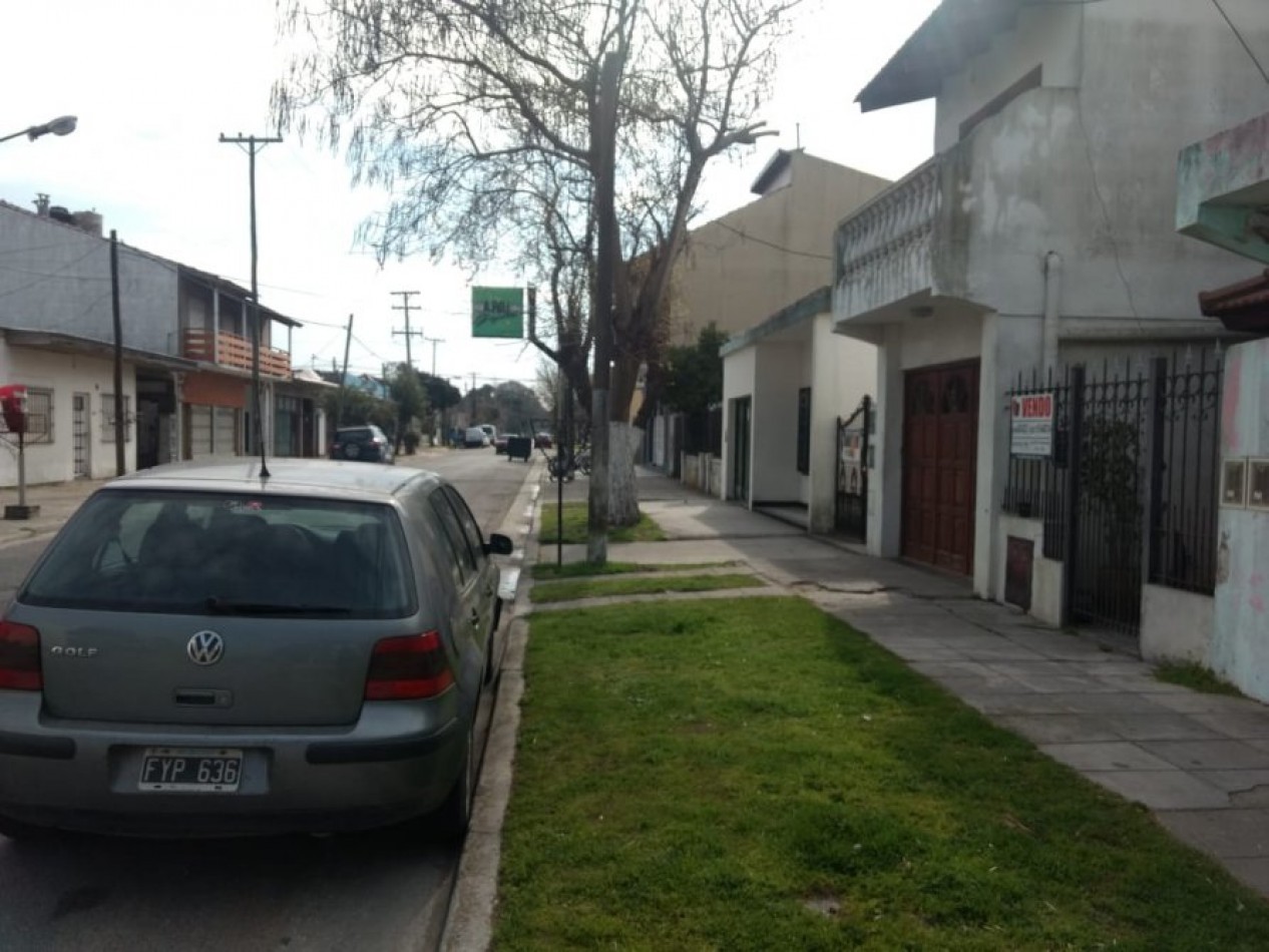 VENTA EN SANTA TERESITA IMPORTANTE CASA 4 AMB + LOCAL AL FRENTE, GAS NATURAL