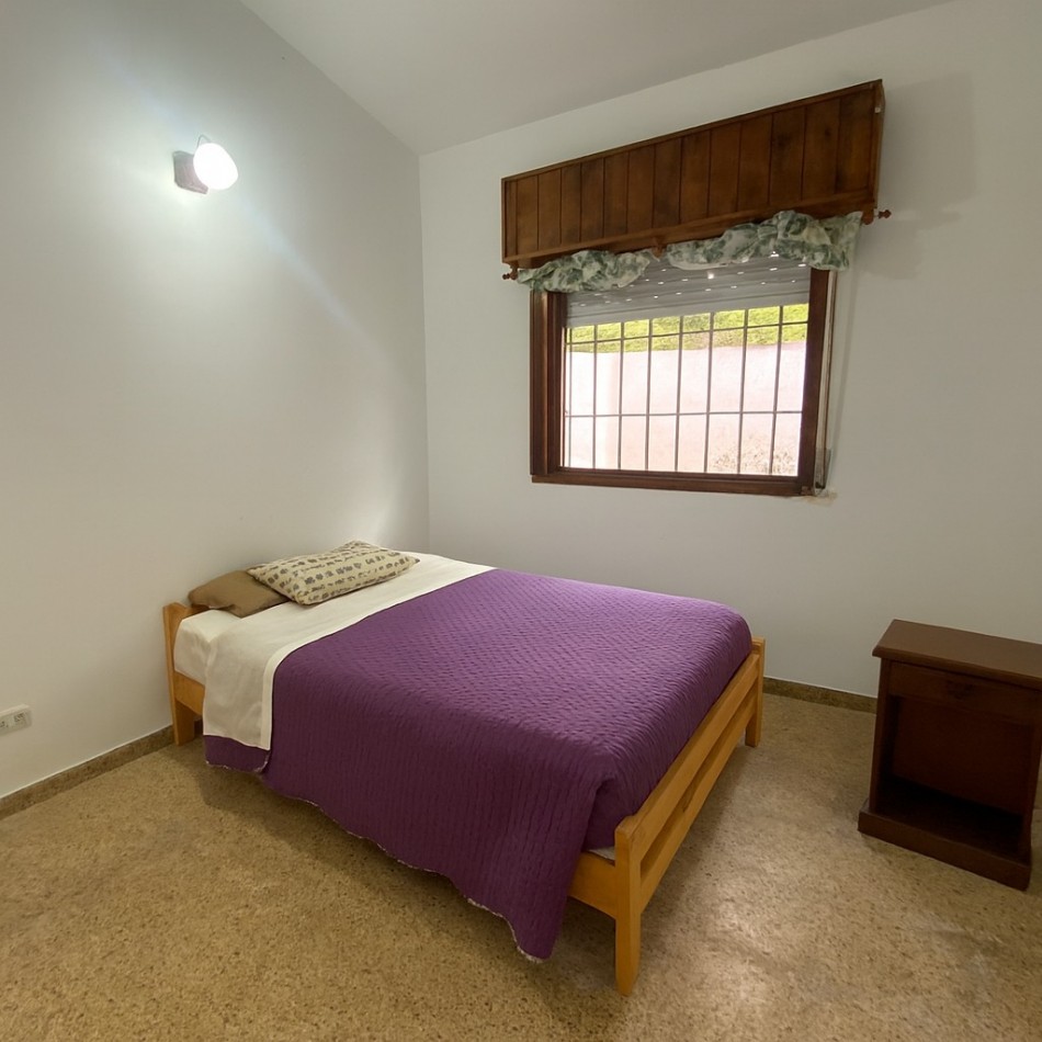 VENTA EN LA COSTA CASA DE 3 AMBIENTES CON GRAN PARQUE LIBRE