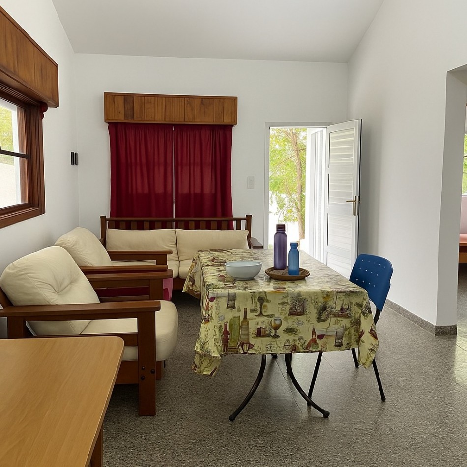 VENTA EN LA COSTA CASA DE 3 AMBIENTES CON GRAN PARQUE LIBRE