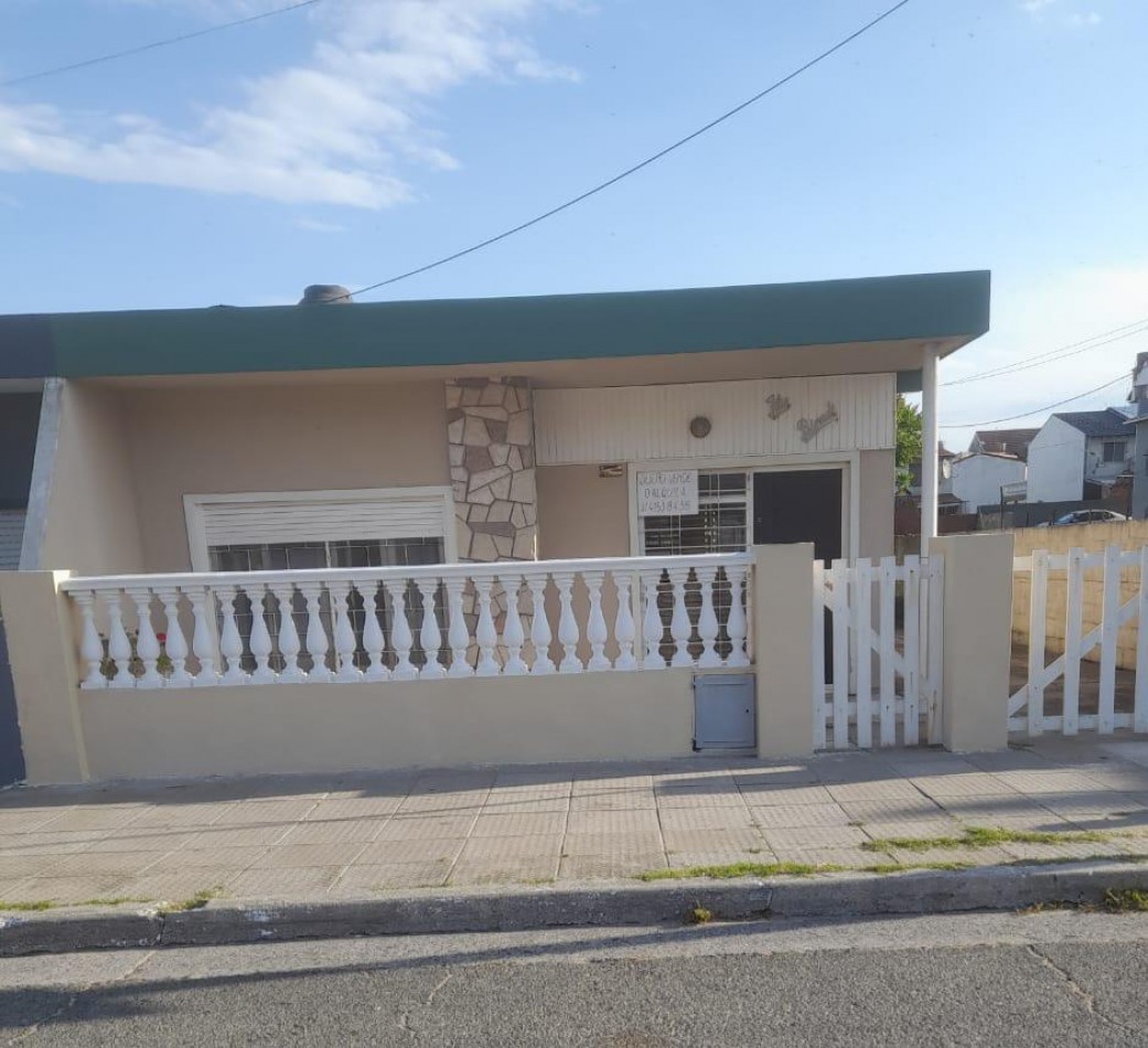 OPORTUNIDAD, CASA 3 AMBIENTES, EXCELENTE UBICACION A METROS DEL MAR