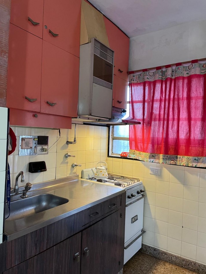 OPORTUNIDAD, CASA 3 AMBIENTES, EXCELENTE UBICACION A METROS DEL MAR