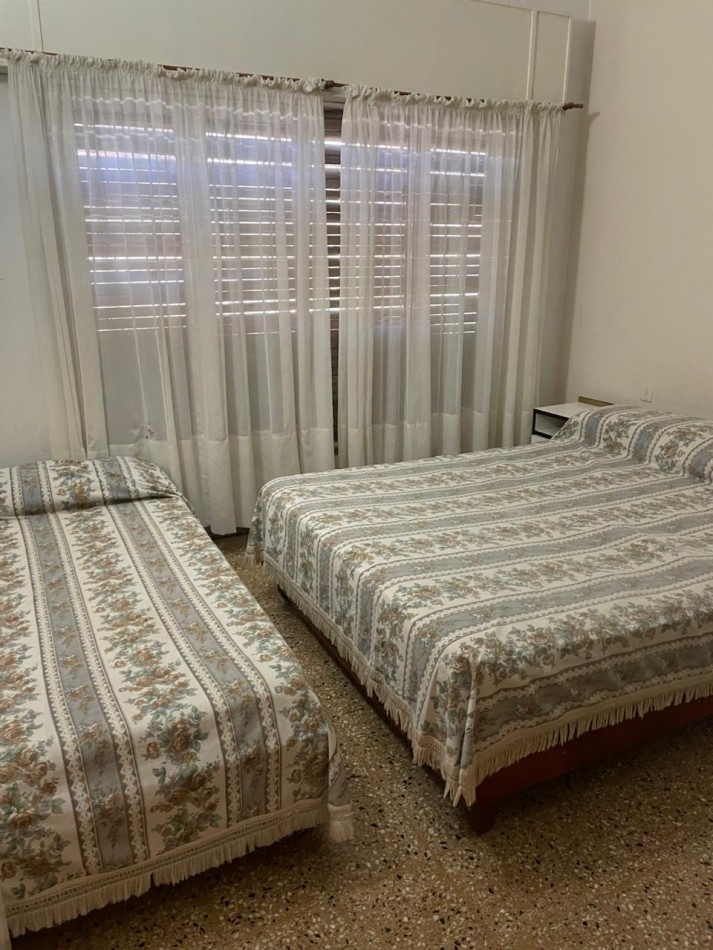 OPORTUNIDAD, CASA 3 AMBIENTES, EXCELENTE UBICACION A METROS DEL MAR