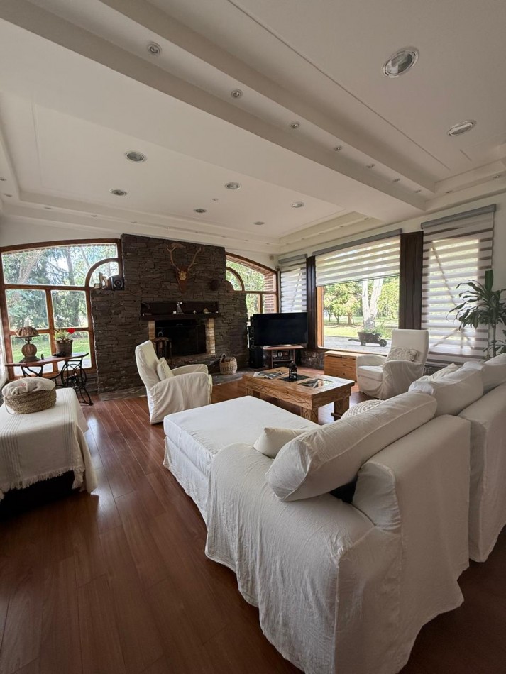VENTA EN LA COSTA, IMPORTANTE VIVIENDA DE DISEÑO CON 430M2 CUBIERTOS