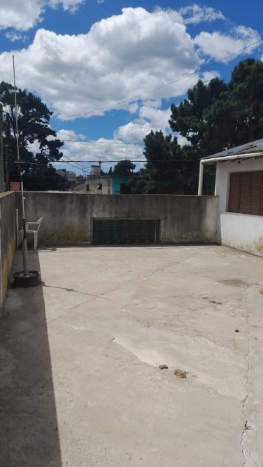 VENTA EN LA COSTA, IMPORTANTE LOCAL + 2 VIVIENDAS