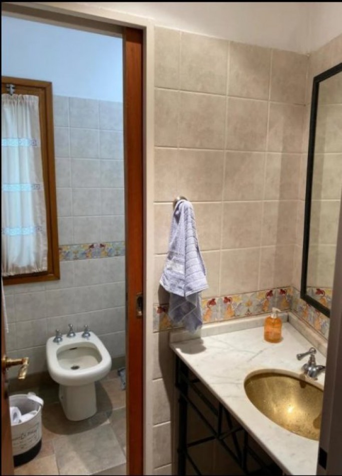 VENDO IMPORTANTE CASA QUINTA EN LOS CARDALES 5 AMB. C/PISCINA Y PARQUE