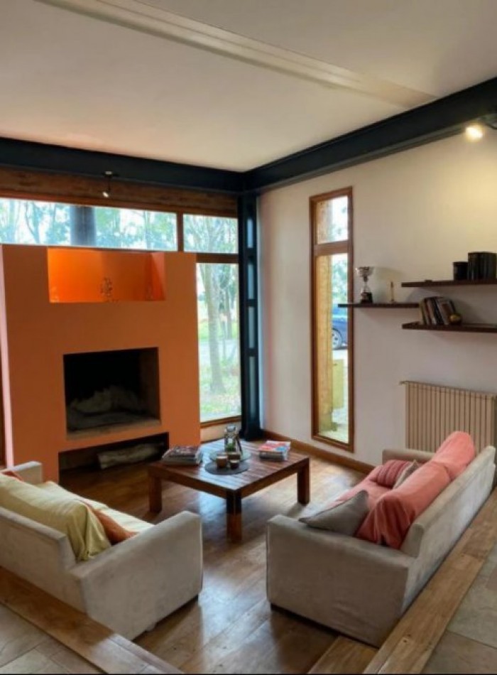 VENDO IMPORTANTE CASA QUINTA EN LOS CARDALES 5 AMB. C/PISCINA Y PARQUE