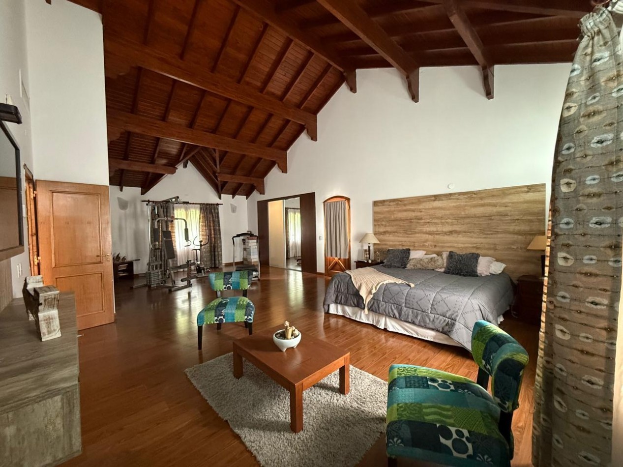 VENTA EN LA COSTA, IMPORTANTE VIVIENDA DE DISEÑO CON 430M2 CUBIERTOS. OPORTUNIDAD DE INVERSION