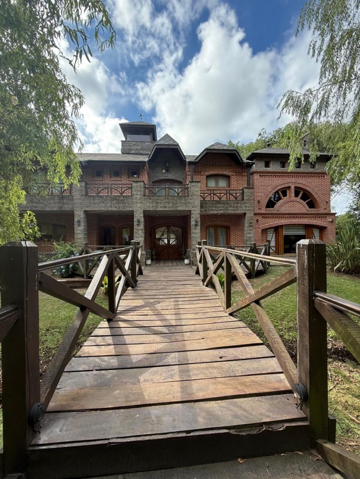 VENTA EN LA COSTA, IMPORTANTE VIVIENDA DE DISEÑO CON 430M2 CUBIERTOS. OPORTUNIDAD DE INVERSION