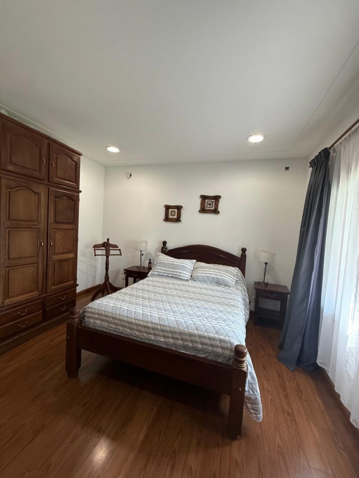 VENTA EN LA COSTA, IMPORTANTE VIVIENDA DE DISEÑO CON 430M2 CUBIERTOS. OPORTUNIDAD DE INVERSION