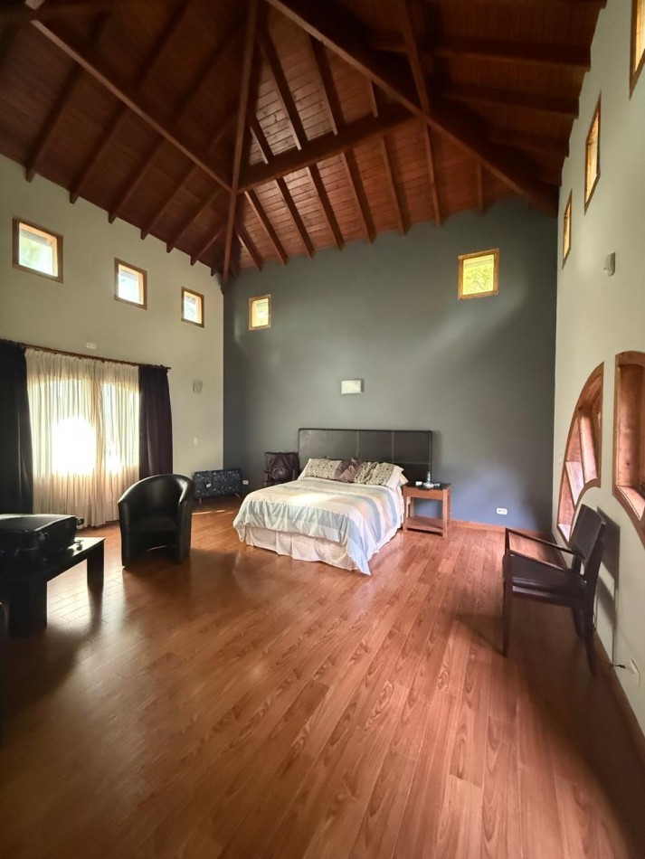VENTA EN LA COSTA, IMPORTANTE VIVIENDA DE DISEÑO CON 430M2 CUBIERTOS. OPORTUNIDAD DE INVERSION