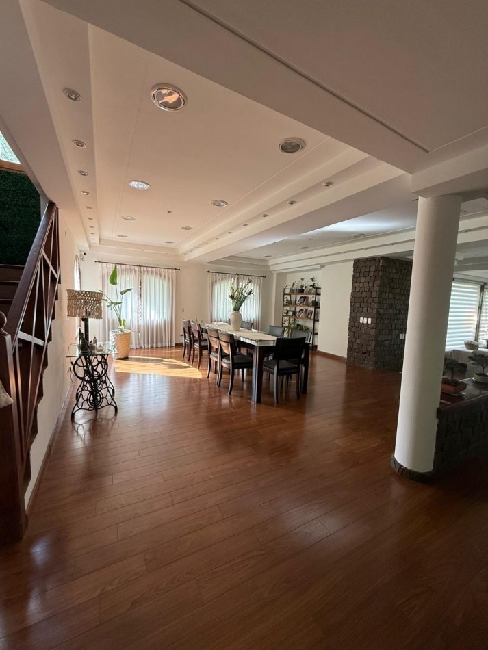 VENTA EN LA COSTA, IMPORTANTE VIVIENDA DE DISEÑO CON 430M2 CUBIERTOS. OPORTUNIDAD DE INVERSION