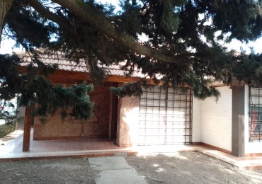 CHALET EN LOTE ESQUINA CON COCHERA Y PARQUE