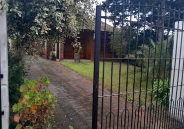 Venta Chalet en La Costa, 3 Ambientes con Garaje y Quincho