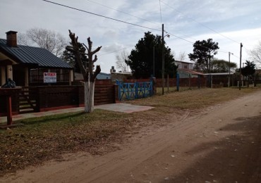 VENDO EN LA COSTA CASA 3 AMB. CON PARQUE Y GAS NATURAL, EXCELENTE UBICACION