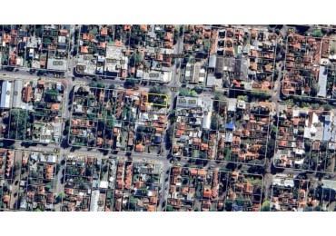 VENTA EN LA COSTA, REGIO LOTE EN ESQUINA SOBRE AV. PRINCIPAL, CERCA DEL MAR