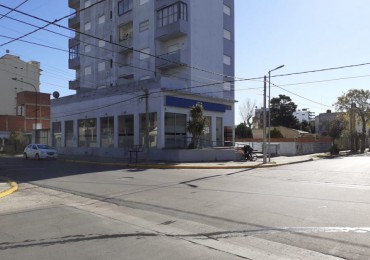 VENTA EN SANTA TERESITA IMPORTANTE LOCAL DOBLE ALTURA EN ESQUINA, ALTA RENTA