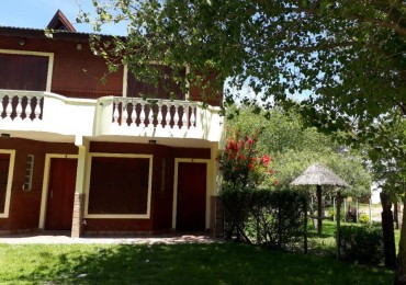 5 TRIPLEX C/DETALLES DE CATEGORIA 4 AMB, EXCELENTE UBICACION C/ PARQUE LIBRE