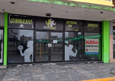 ALQUILER LOCAL COMERCIAL C/ AMPLIA VIDRIERA A LA CALLE SALON DE 200M2 